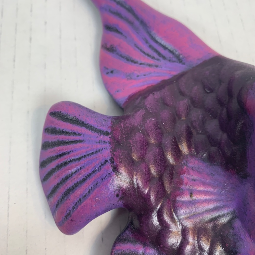 Vintage MCM Ceramic Purple Angel Fish Bath Wall Pocket Kitsch Small 4" X 5.5" - Picture 3 of 12